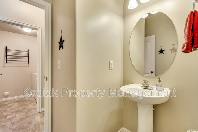 Building Photo - 548 Walton Dr