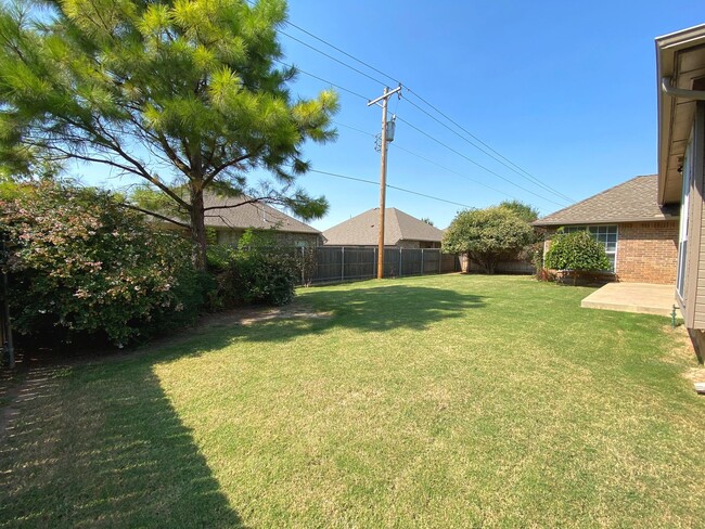Building Photo - Absolute Dream in NW OKC!!