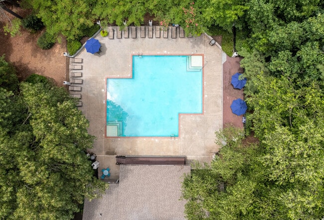 Swimming Pool - Lake Crossing Apartment Homes