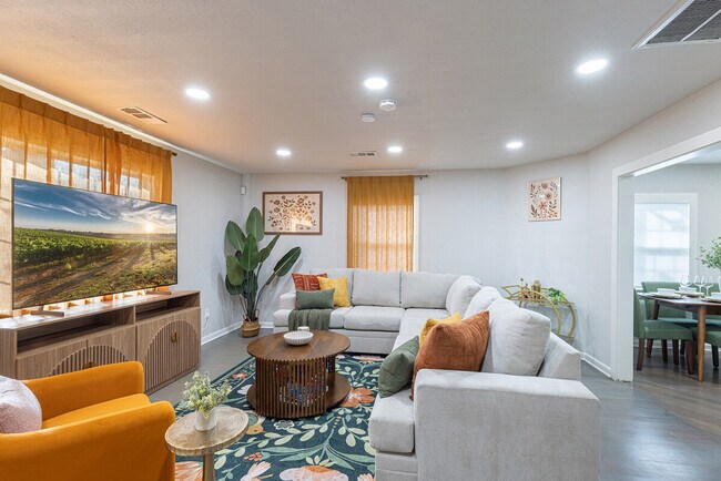 Building Photo - 839 Patchett St