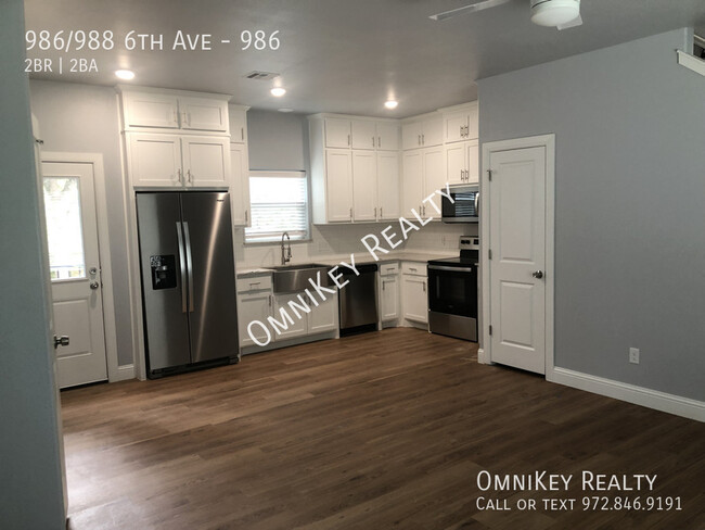 Building Photo - 986/988 6th Ave-986