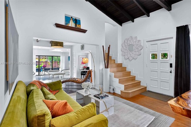 Building Photo - 800 NE 97th St