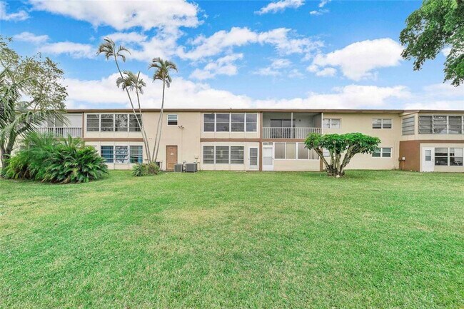 Building Photo - 7500 NW 5th Ct