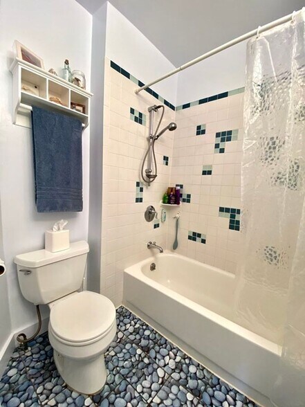 Building Photo - 258 Hampshire St