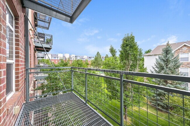 Building Photo - 10184 Park Meadows Dr