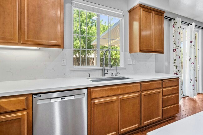 Building Photo - 507 Burk Pl