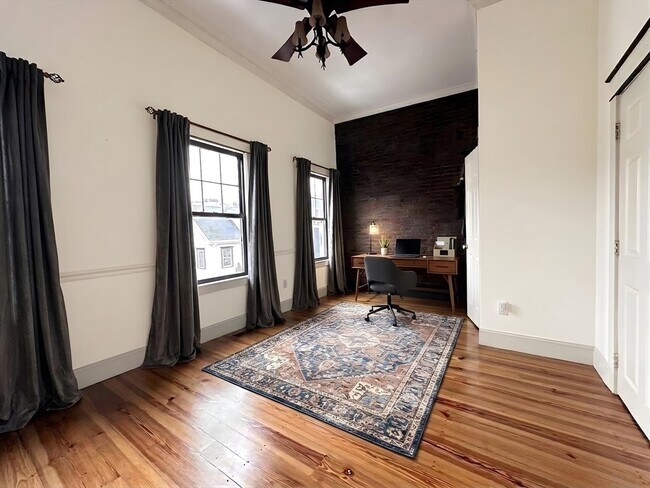 Building Photo - 410 E 3rd St