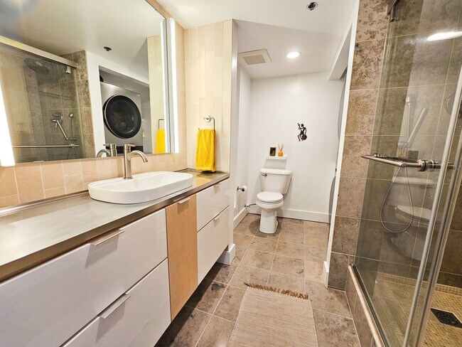 Building Photo - 80 Vine St