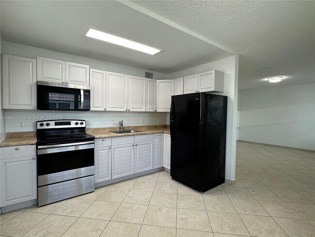 Primary Photo - 2500 Johnson St