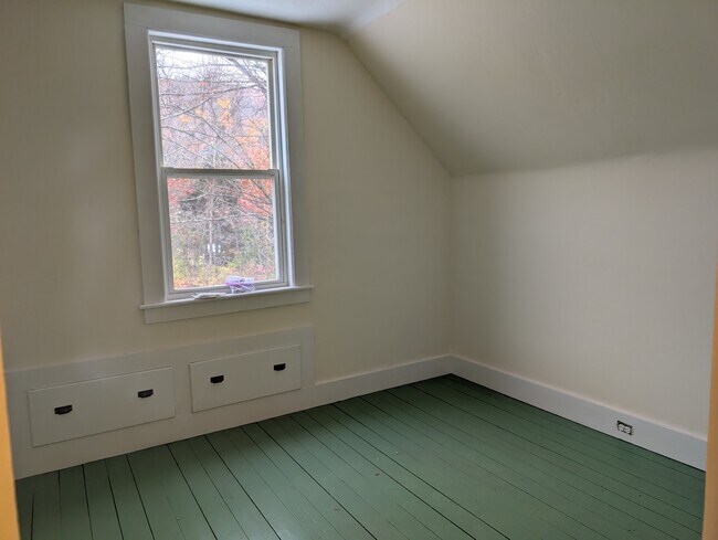 Building Photo - 315 US-5