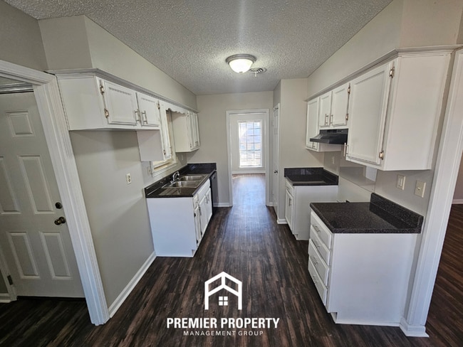 Building Photo - Newly Renovated 3BR Memphis Home w/ Vaulted Ceilings, Brick Fireplace & Covered Patio