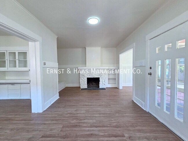 Building Photo - 1027 1/2 E. Ocean Blvd.-