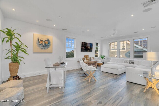 Building Photo - 985 Ocean Ave