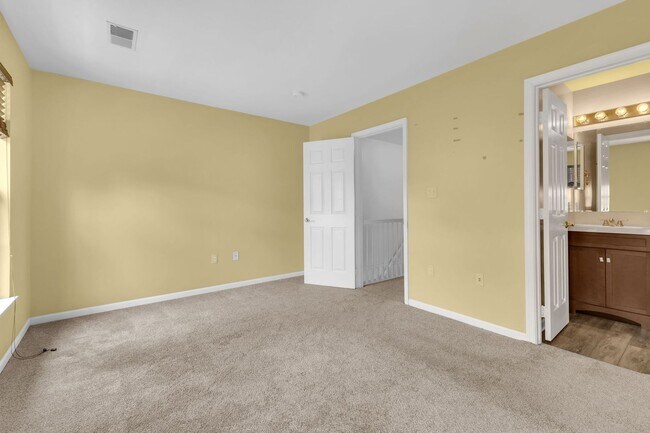 Building Photo - Dream Townhome in Kingstowne – Updated Ele...