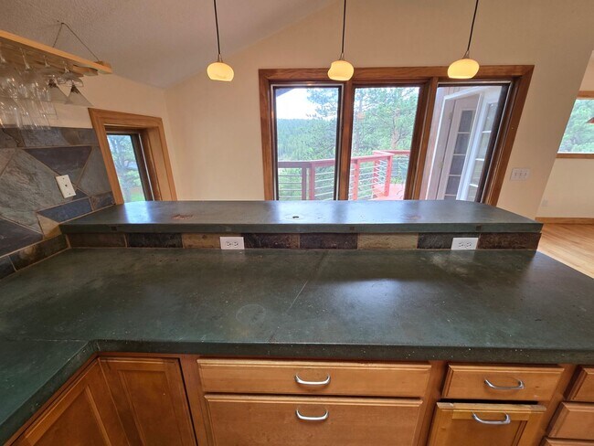 Building Photo - 229 Crestwood Ct