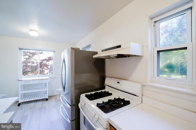 Building Photo - 5917 Rolston Rd