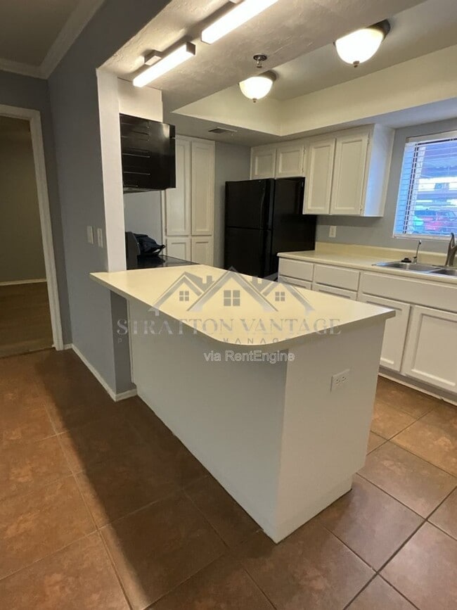 Building Photo - 3031 N Civic Center Plaza