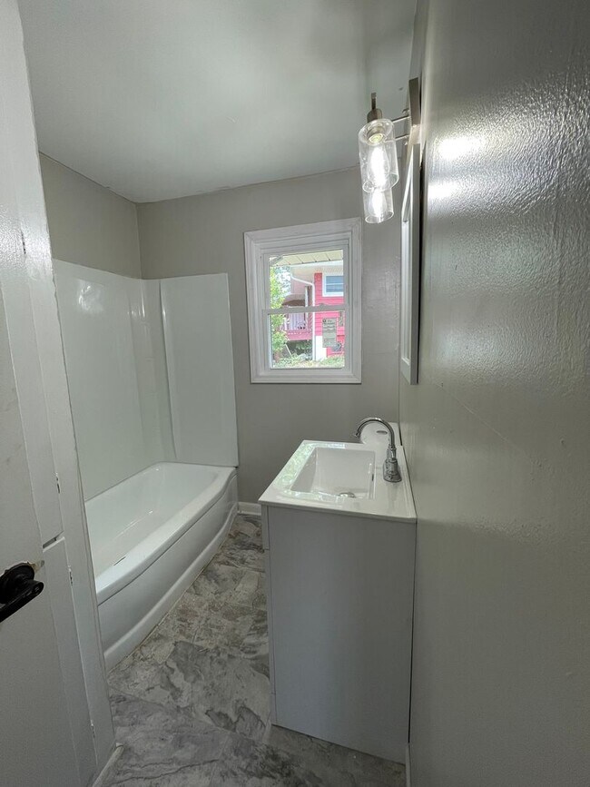 Building Photo - 32 Taft Ave