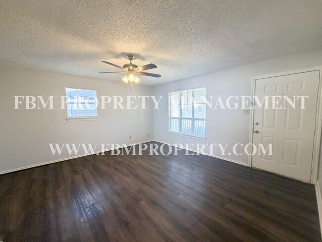 Building Photo - 493 Bryant Ave