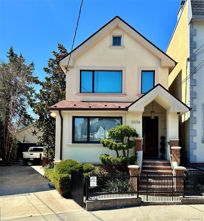 Building Photo - 53-56-56 72nd Pl