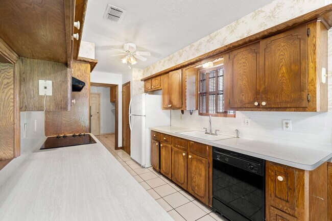 Building Photo - 9106 Sharpview Dr