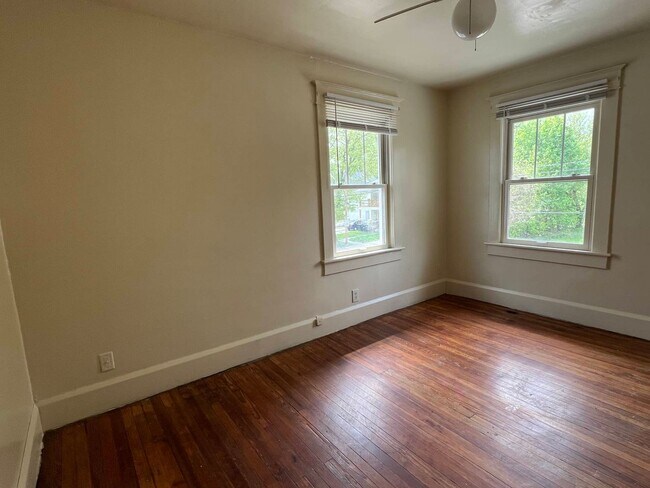 Building Photo - 677 Blaine Ave