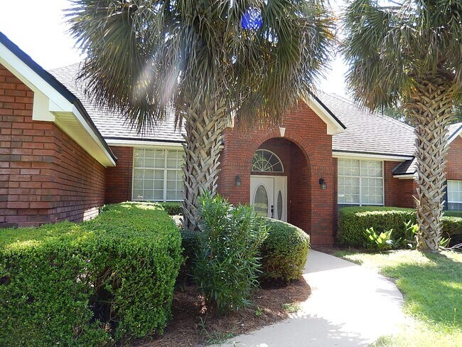 Building Photo - LOVELY 4/2.5 in Buck Lake Area on 1 Acre w/ 2 Car Garage, Washer/Dryer, Lawn Maint, & 2228 sq ft!...