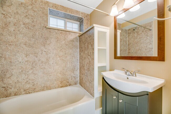 Building Photo - Amazing 4-Bedroom Daylight Basement in Wel...