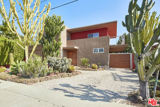 Building Photo - 1908 N Alvarado St