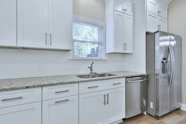 Kitchen - 300 Vendella Cir