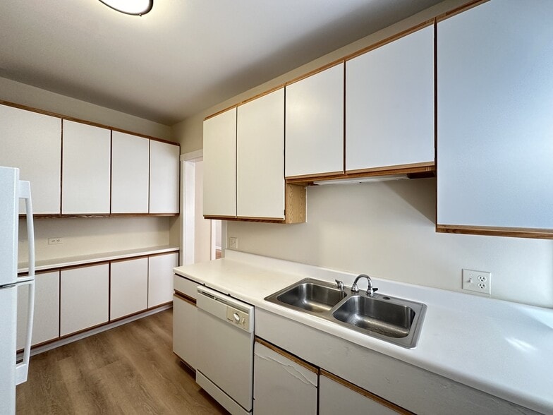 Building Photo - 1316 Oak Ave