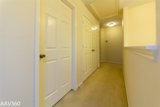 Building Photo - 2943 Meadowglen Crest