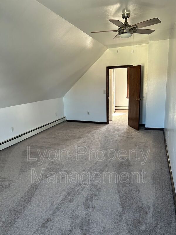 Building Photo - 583 S Main St