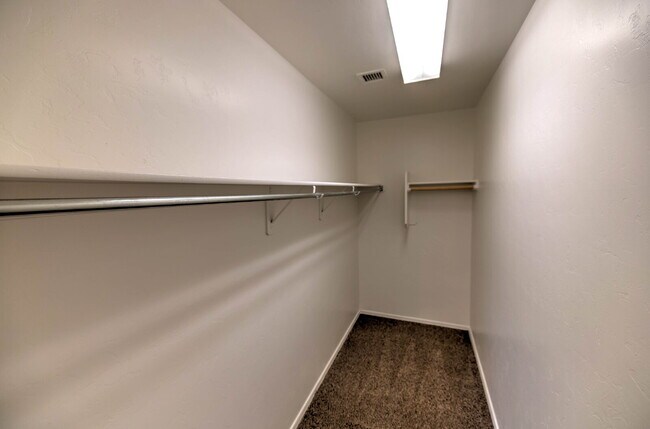 Building Photo - 8059 E Cabinet St