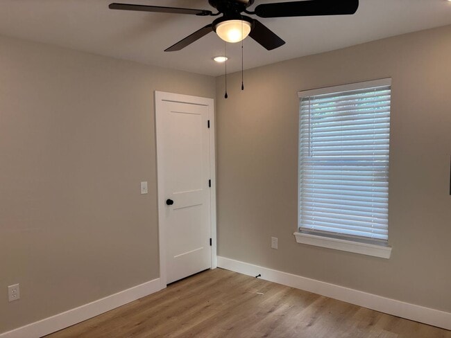 Building Photo - Beautifully Remodeled 2 Bed 1 Bath House