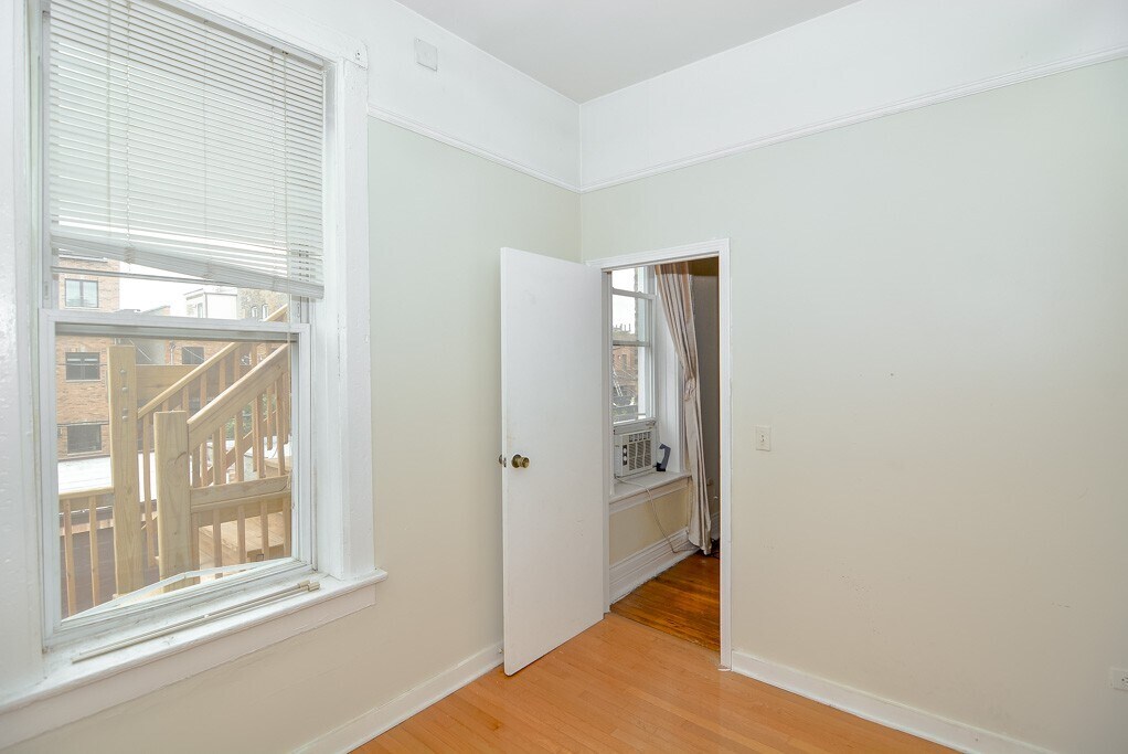 Building Photo - 1741 W Huron St