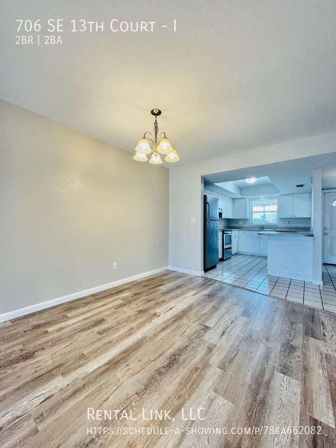 Building Photo - 706 SE 13th Ct