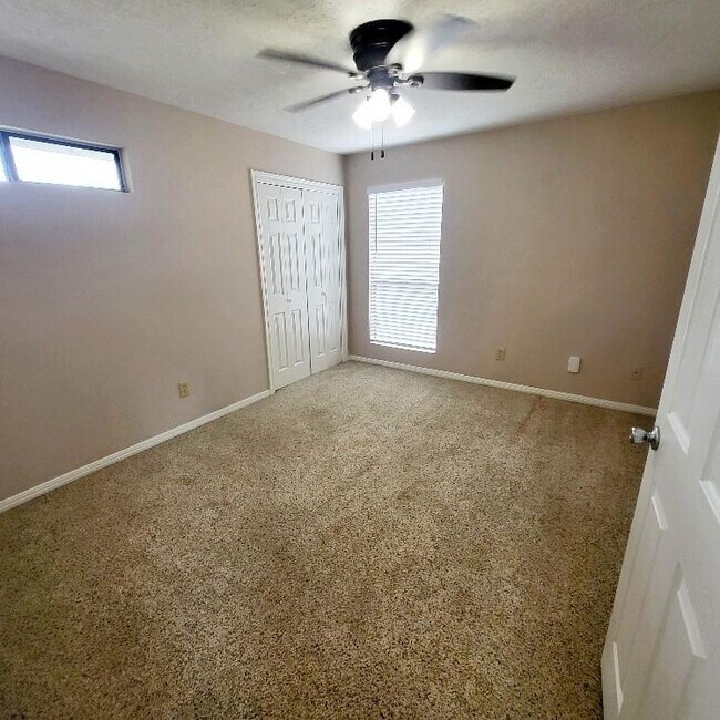 Building Photo - 16430 Clearwater Cir