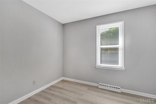 Building Photo - 2809 S River Rd