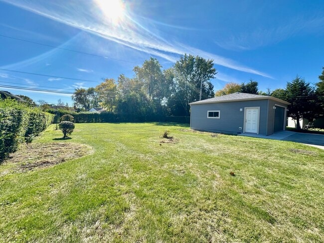 Building Photo - 8129 W Courtland Ave