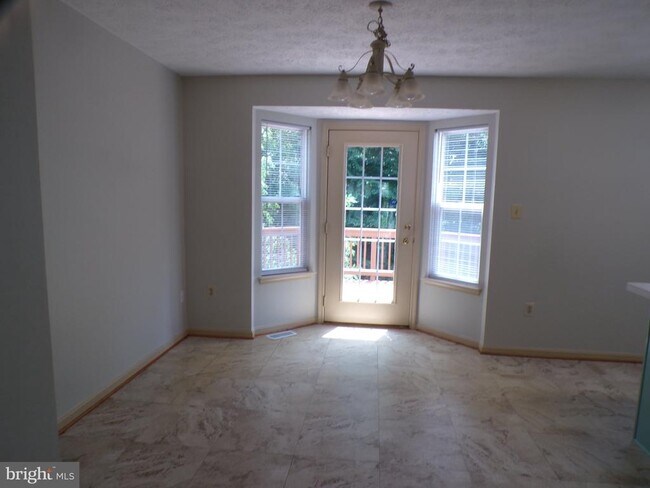 Building Photo - 114 Park Cove Dr