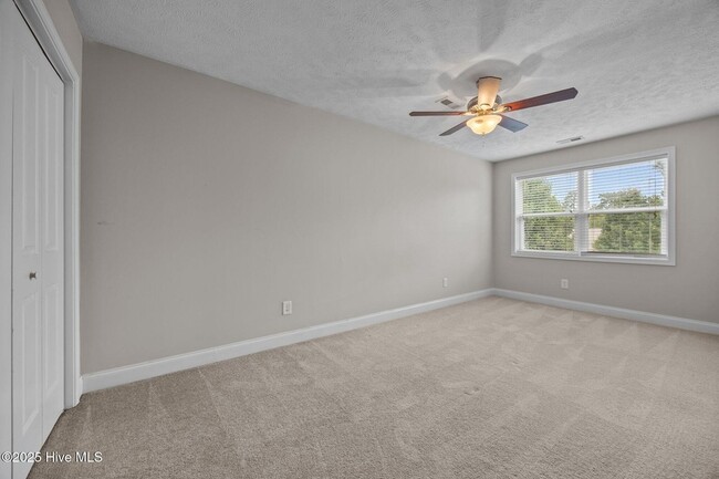 Building Photo - 123 Lightwater Dr