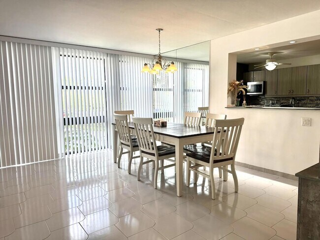 Building Photo - 1629 Riverview Rd