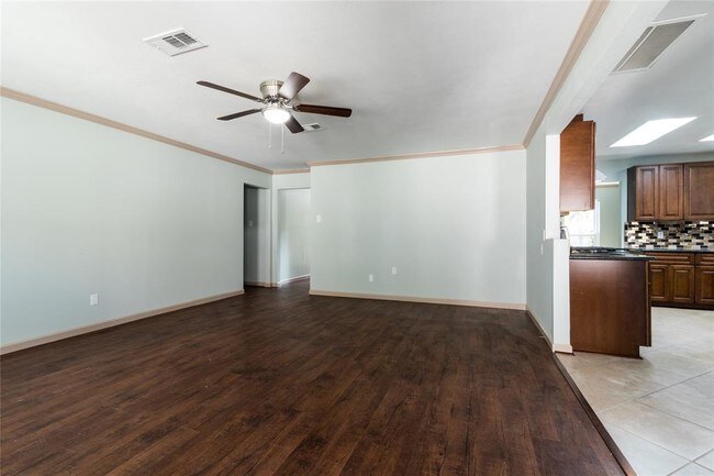 Building Photo - 5402 Sheraton Oaks Dr
