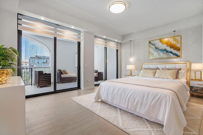 Building Photo - 275 Giralda Ave