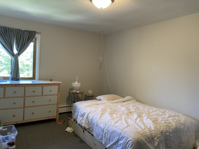Building Photo - Carriage Hill Apartments