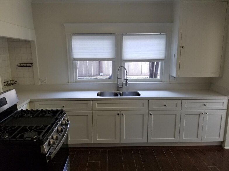 Building Photo - 4822 Grand Ave