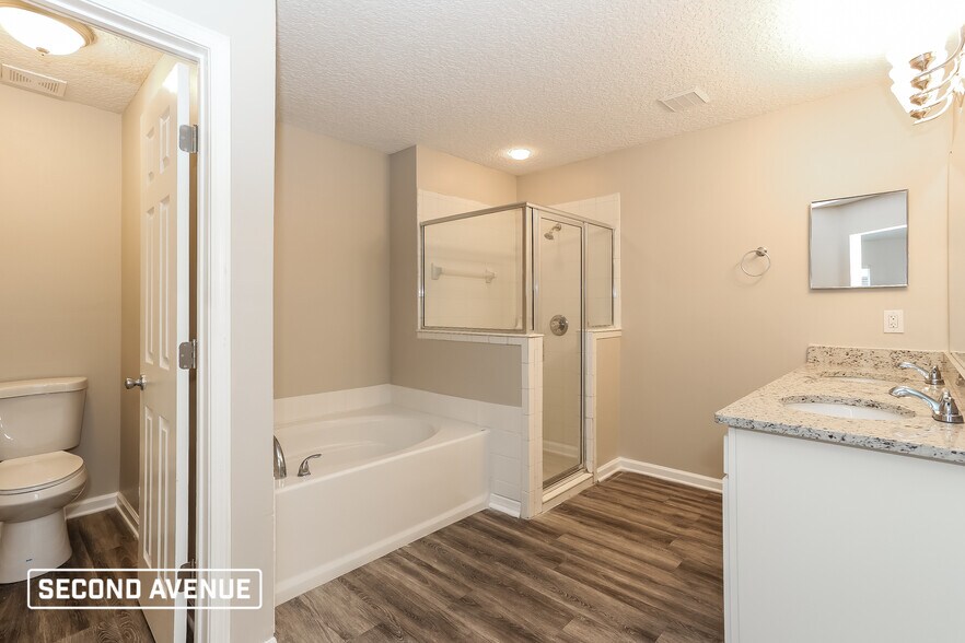 Building Photo - 10659 Sandy Oaks Dr