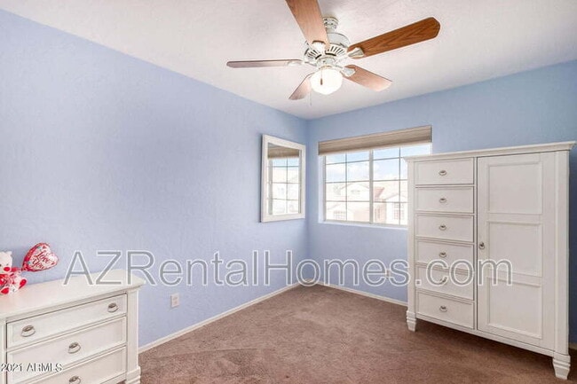 Building Photo - 3618 N Santiago Cir