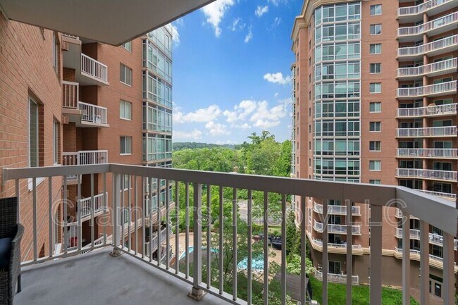 Building Photo - 3101 N Hampton Dr